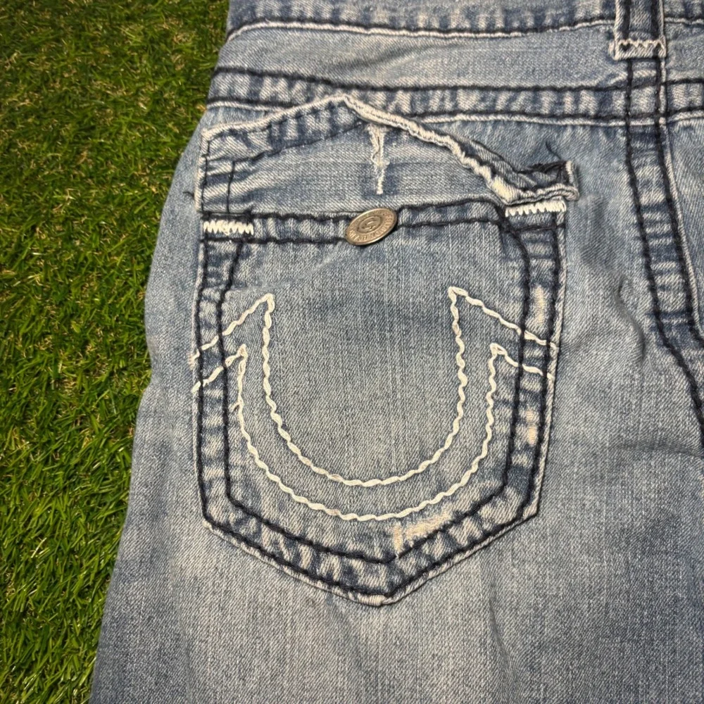 True Religion Mens Distressed Denim Shorts Light Wash Big T Stitch Blue Size 36